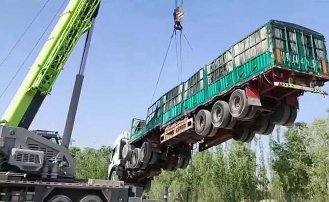双鸭山道路脱困救援案例